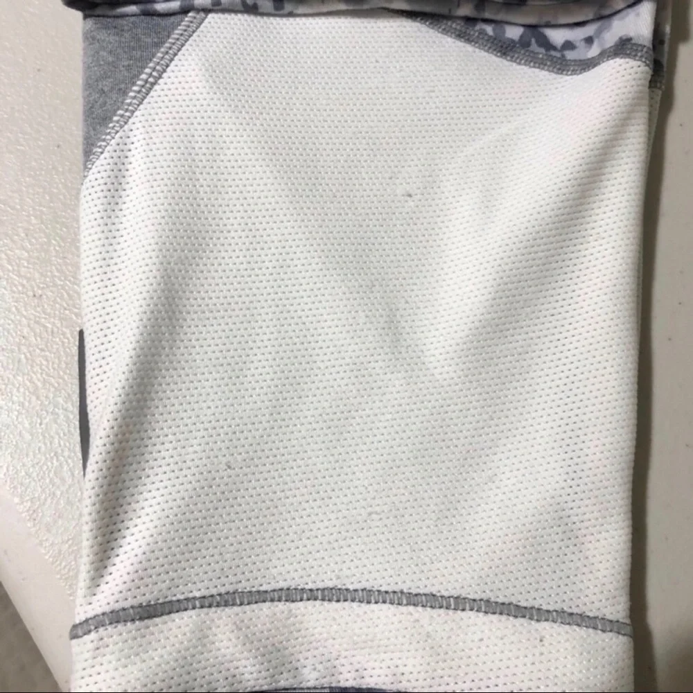 Athleta Run Dapple Be Free Crop Legging Gray White Size Small Activewear - Picture 14 of 14